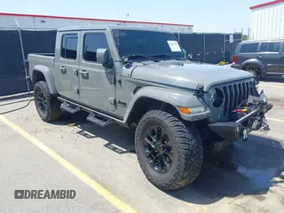 2022 Jeep Gladiator High Altitude z VIN 1C6HJTFG5NL149751, wystawiony jako IAAI lot #42257917 z przebiegiem 24 603 mil mil oraz . Historia ofert i sprzedaży dostępna na DreamBid. Obrazek 1.