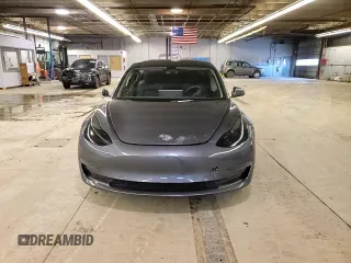 2022 Tesla Model 3 z VIN 5YJ3E1EAXNF313989, wystawiony jako Copart lot #88564835 z przebiegiem 35 407 mil mil oraz Szkoda całkowita • Salvage title. Historia ofert i sprzedaży dostępna na DreamBid. Obrazek 10.
