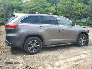 2018 Toyota Highlander LE with VIN 5TDBZRFH5JS824574, listed as a Copart auction lot 57248455 with 123,799 mi miles and Clean title. Bid and sale history available at DreamBid. Image 3.