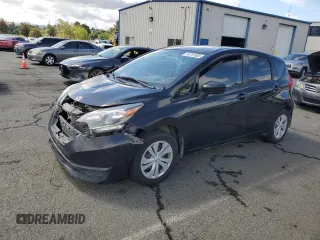 2018 Nissan Note SV z VIN 3N1CE2CPXJL354912, wystawiony jako Copart lot #56707665 z przebiegiem 72 166 mil mil oraz Szkoda całkowita • Salvage title. Historia ofert i sprzedaży dostępna na DreamBid. Obrazek 1.
