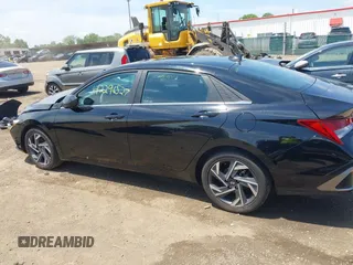 2025 Hyundai Elantra SEL Convenience z VIN KMHLS4DG9SU910615, wystawiony jako IAAI lot #42296527 z przebiegiem 11 590 mil mil oraz . Historia ofert i sprzedaży dostępna na DreamBid. Obrazek 14.
