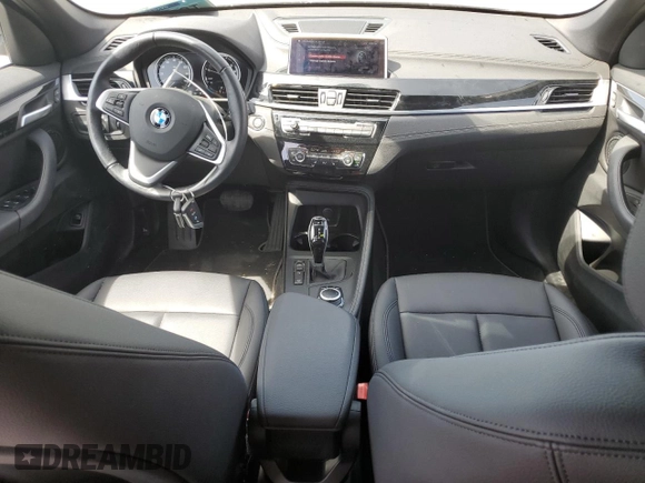 2021 BMW X1 xDrive28i z VIN WBXJG9C07M5S85128, wystawiony jako Copart lot #53477145 z przebiegiem 18 370 mil mil oraz Szkody całkowita. Historia ofert i sprzedaży dostępna na DreamBid. Obrazek 8.