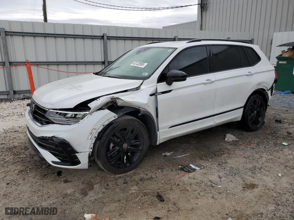2022 Volkswagen Tiguan SE R-Line Black with VIN 3VVCB7AX4NM157094, listed as a Copart auction lot 43133995 with 17,124 mi miles and Salvage Title. Bid and sale history available at carsss.com. Image 1.