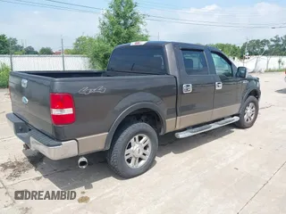 2006 Ford F-150 XLT z VIN 1FTPW14V76KD97454, wystawiony jako IAAI lot #42523220 z przebiegiem 196 007 mil mil oraz . Historia ofert i sprzedaży dostępna na DreamBid. Obrazek 4.