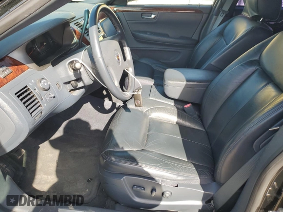 2011 Cadillac DTS Professional Limousine z VIN 1GE9K9C62BU550213, wystawiony jako Copart lot #49420545 z przebiegiem 29 936 mil mil oraz Czysty tytuł • Clean title. Historia ofert i sprzedaży dostępna na DreamBid. Obrazek 7.