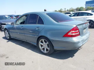 2007 Mercedes-Benz C 230 Sport с VIN WDBRF52H07F903261, выставлен на аукционе IAAI как лот 42564470 с пробегом 209 567 миль миль и . История ставок и продаж доступна на DreamBid. Изображение 3.