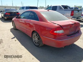 2008 Mercedes-Benz CLK 350 z VIN WDBTJ56H88F236858, wystawiony jako IAAI lot #41795197 z przebiegiem 166 648 mil mil oraz . Historia ofert i sprzedaży dostępna na DreamBid. Obrazek 3.