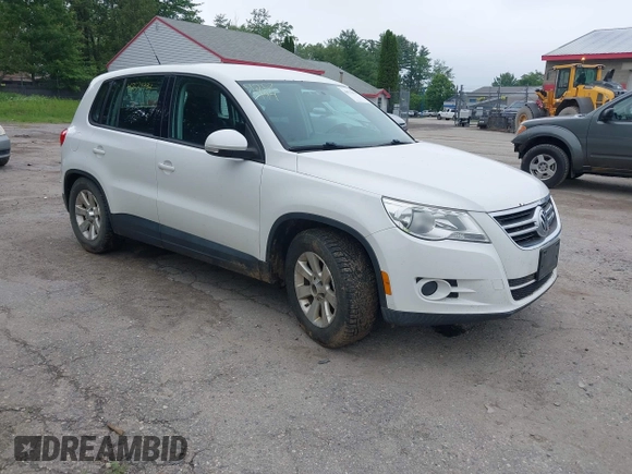2010 Volkswagen Tiguan S with VIN WVGBV7AX2AW524632, listed as a IAAI auction lot 42531994 with 198,282 mi miles and . Bid and sale history available at DreamBid. Image 1.