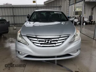 2013 Hyundai Sonata GLS z VIN 5NPEB4AC3DH503773, wystawiony jako Copart lot #47603525 z przebiegiem 217 437 mil mil oraz Szkody całkowita. Historia ofert i sprzedaży dostępna na DreamBid. Obrazek 5.