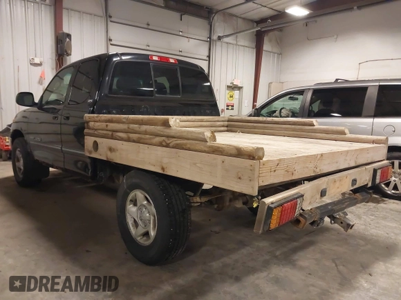 2000 Toyota Tundra SR5 with VIN 5TBRT341XYS066351, listed as a IAAI auction lot 41485162 with 218,512 mi miles and . Bid and sale history available at DreamBid. Image 3.
