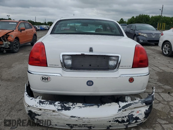 2008 Lincoln Town Car Limited z VIN 2LNHM82V98X636942, wystawiony jako Copart lot #57791415 z przebiegiem 132 930 mil mil oraz Szkoda całkowita • Salvage title. Historia ofert i sprzedaży dostępna na DreamBid. Obrazek 6.