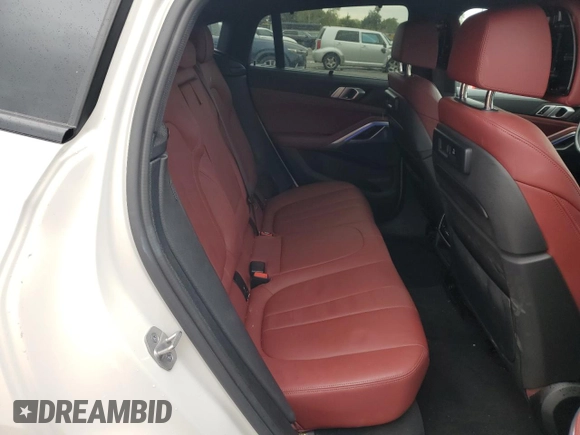 2022 BMW X6 xDrive40i z VIN 5UXCY6C08N9J21980, wystawiony jako Copart lot #48819745 z przebiegiem 24 431 mil mil oraz Szkoda całkowita • Salvage title. Historia ofert i sprzedaży dostępna na DreamBid. Obrazek 11.