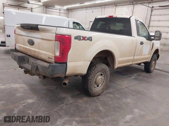 2017 Ford Super Duty F-250 SRW XLT with VIN 1FTBF2B60HED72098, listed as a IAAI auction lot 40949415 with 87,139 mi miles. Bid and sale history available at carsss.com. Image 4.