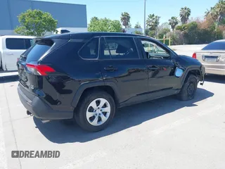 2023 Toyota RAV4 LE z VIN 2T3F1RFV1PC370198, wystawiony jako IAAI lot #42146933 z przebiegiem 19 984 mil mil oraz . Historia ofert i sprzedaży dostępna na DreamBid. Obrazek 4.