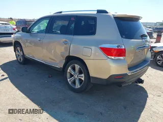 2011 Toyota Highlander Limited with VIN 5TDDK3EH8BS086668, listed as a IAAI auction lot 42071099 with 217,504 mi miles and . Bid and sale history available at DreamBid. Image 3.