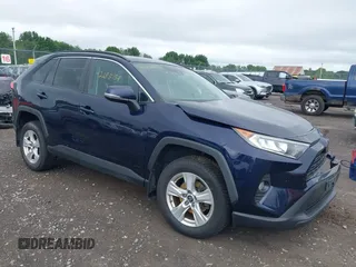 2019 Toyota RAV4 XLE z VIN 2T3P1RFVXKC057616, wystawiony jako IAAI lot #42685158 z przebiegiem 148 661 mil mil oraz . Historia ofert i sprzedaży dostępna na DreamBid. Obrazek 1.