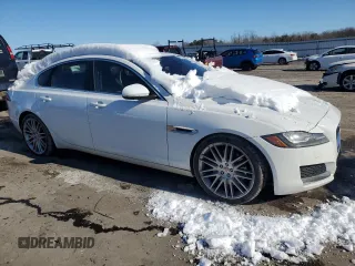 2016 Jaguar XF 35t Prestige with VIN SAJBK4BV3GCY21901, listed as a Copart auction lot 87926165 with 140,124 mi miles and Salvage Title. Bid and sale history available at carsss.com. Image 4.