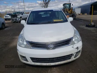 2011 Nissan Versa S z VIN 3N1BC1CP3BL474547, wystawiony jako Copart lot #55922585 z przebiegiem 165 840 mil mil oraz Szkody całkowita. Historia ofert i sprzedaży dostępna na DreamBid. Obrazek 5.