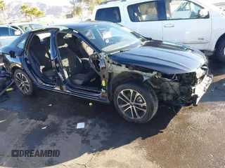 2023 Volkswagen Jetta Sport z VIN 3VWBM7BU8PM011130, wystawiony jako IAAI lot #41612966 z przebiegiem 26 841 mil mil oraz . Historia ofert i sprzedaży dostępna na DreamBid. Obrazek 1.