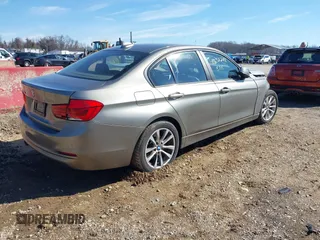 2016 BMW 3 Series 320i xDrive z VIN WBA8E5G56GNT93029, wystawiony jako IAAI lot #41652248 z przebiegiem 93 088 mil mil oraz . Historia ofert i sprzedaży dostępna na DreamBid. Obrazek 4.