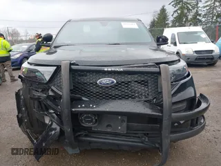 2022 Ford Police Interceptor Utility z VIN 1FM5K8AW2NNA08981, wystawiony jako IAAI lot #41857684 z przebiegiem 22 652 mil mil oraz . Historia ofert i sprzedaży dostępna na DreamBid. Obrazek 12.
