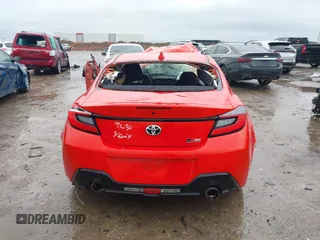 2022 Toyota 86 z VIN JF1ZNBC11N8755312, wystawiony jako IAAI lot #41945804 z przebiegiem 24 794 mil mil oraz . Historia ofert i sprzedaży dostępna na DreamBid. Obrazek 16.