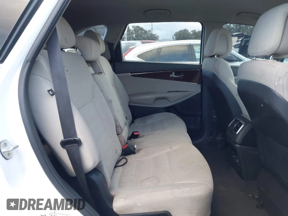 2016 Kia Sorento LX with VIN 5XYPG4A38GG075284, listed as a IAAI auction lot 41233974 with 126,044 mi miles. Bid and sale history available at carsss.com. Image 8.