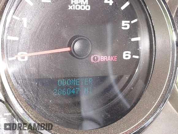 2008 Chevrolet Silverado 1500 1LT with VIN 1GCEC19J98Z303137, listed as a IAAI auction lot 42127354 with 286,047 mi miles and . Bid and sale history available at DreamBid. Image 7.