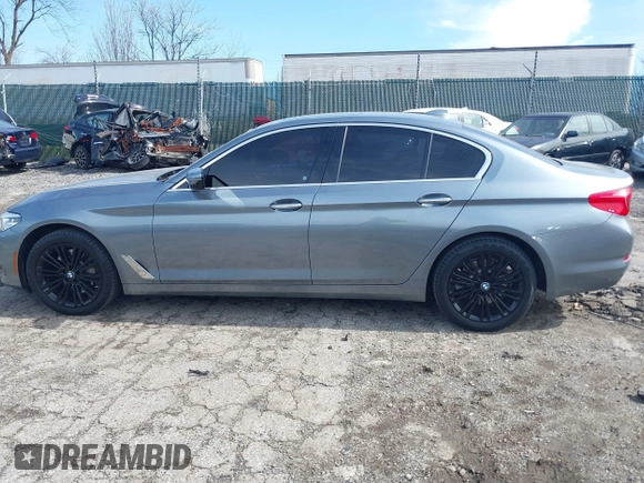 2018 BMW 5 Series 530i xDrive z VIN WBAJA7C59JWC74703, wystawiony jako IAAI lot #41811761 z przebiegiem 54 649 mil mil oraz . Historia ofert i sprzedaży dostępna na DreamBid. Obrazek 14.