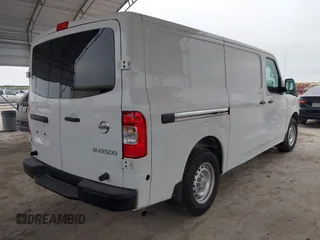 2018 Nissan NV Cargo S z VIN 1N6BF0KY8JN801254, wystawiony jako IAAI lot #42172812 z przebiegiem 117 602 mil mil oraz . Historia ofert i sprzedaży dostępna na DreamBid. Obrazek 4.