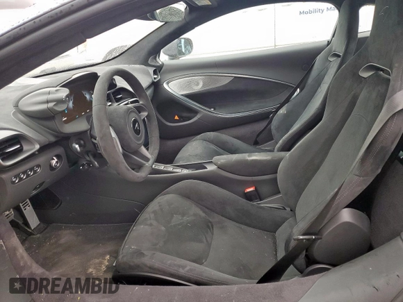 2024 McLaren Artura z VIN SBM16AEA3RW002188, wystawiony jako Copart lot #45177415 z przebiegiem 3440 mil mil oraz Szkody całkowita. Historia ofert i sprzedaży dostępna na DreamBid. Obrazek 7.