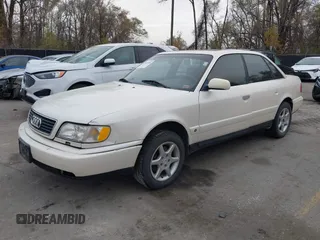 1996 Audi A6 z VIN WAUGA84A6TN084231, wystawiony jako IAAI lot #40940280 z przebiegiem 210 502 mil mil oraz . Historia ofert i sprzedaży dostępna na DreamBid. Obrazek 2.