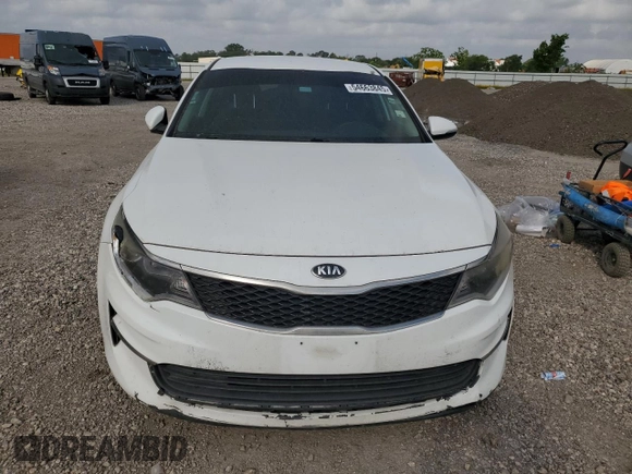 2017 Kia Optima LX z VIN 5XXGT4L34HG139643, wystawiony jako Copart lot #54663845 z przebiegiem 188 053 mil mil oraz Szkoda całkowita • Salvage title. Historia ofert i sprzedaży dostępna na DreamBid. Obrazek 5.