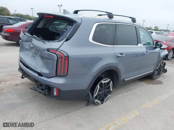 2023 Kia Telluride EX with VIN 5XYP34GC7PG356057, listed as a IAAI auction lot 41475968 with 37,832 mi miles. Bid and sale history available at carsss.com. Image 4.