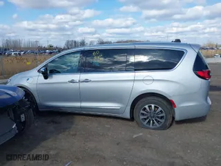 2023 Chrysler Pacifica Hybrid Limited with VIN 2C4RC1S78PR551260, listed as a IAAI auction lot 41992752 with 55,136 mi miles. Bid and sale history available at carsss.com. Image 14.