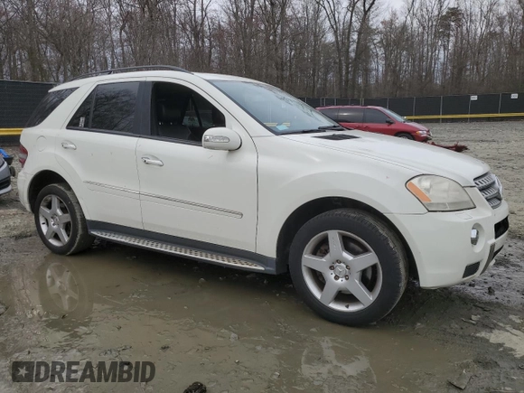 2008 Mercedes-Benz M 550 z VIN 4JGBB72E28A385552, wystawiony jako Copart lot #50704215 z przebiegiem 165 925 mil mil oraz Szkoda całkowita • Salvage title. Historia ofert i sprzedaży dostępna na DreamBid. Obrazek 4.