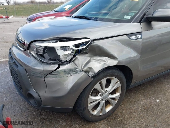 2015 Kia Soul + with VIN KNDJP3A54F7118600, listed as a IAAI auction lot 41825332 with 102,815 mi miles. Bid and sale history available at carsss.com. Image 6.