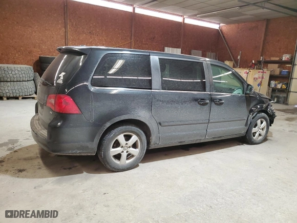 2010 Volkswagen Routan SE with VIN 2V4RW3D15AR158941, listed as a Copart auction lot 46333575 with NaN miles and Salvage Title. Bid and sale history available at carsss.com. Image 3.