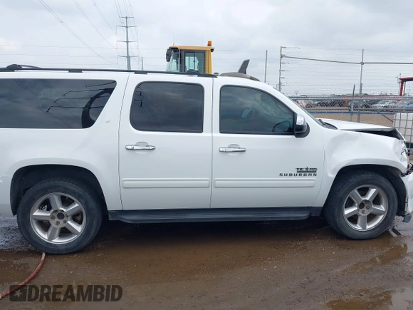 2014 Chevrolet Suburban LT with VIN 1GNSCJE04ER107836, listed as a IAAI auction lot 41698679 with 106,139 mi miles. Bid and sale history available at carsss.com. Image 13.