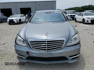 2013 Mercedes-Benz S 550 z VIN WDDNG7DB8DA517526, wystawiony jako Copart lot #53884865 z przebiegiem 119 398 mil mil oraz Nie do naprawy • Non repairable. Historia ofert i sprzedaży dostępna na DreamBid. Obrazek 5.
