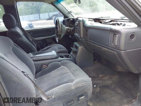 2001 Chevrolet Silverado 1500 LS with VIN 2GCEC19T611125168, listed as a IAAI auction lot 41960525 with 220,410 mi miles. Bid and sale history available at carsss.com. Image 5.