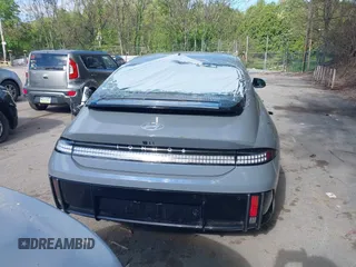 2024 Hyundai Ioniq 6 SEL z VIN KMHM34AC0RA076572, wystawiony jako IAAI lot #42188178 z przebiegiem 1 828 mil mil oraz . Historia ofert i sprzedaży dostępna na DreamBid. Obrazek 16.