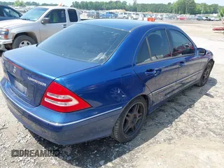 2004 Mercedes-Benz C 230 Kompressor z VIN WDBRF40J24F495227, wystawiony jako IAAI lot #42285246 z przebiegiem 200 008 mil mil oraz . Historia ofert i sprzedaży dostępna na DreamBid. Obrazek 4.