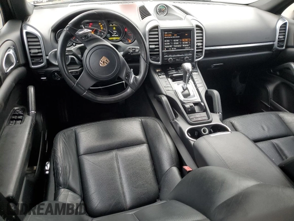 2012 Porsche Cayenne z VIN WP1AA2A21CLA11779, wystawiony jako Copart lot #60248175 z przebiegiem 131 748 mil mil oraz Szkoda całkowita • Salvage title. Historia ofert i sprzedaży dostępna na DreamBid. Obrazek 8.
