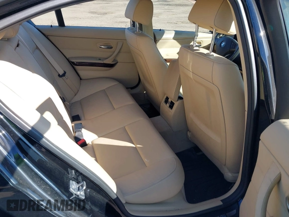 2011 BMW 3 Series 328i xDrive z VIN WBAPK7C51BA970796, wystawiony jako IAAI lot #41886963 z przebiegiem 143 619 mil mil oraz . Historia ofert i sprzedaży dostępna na DreamBid. Obrazek 8.