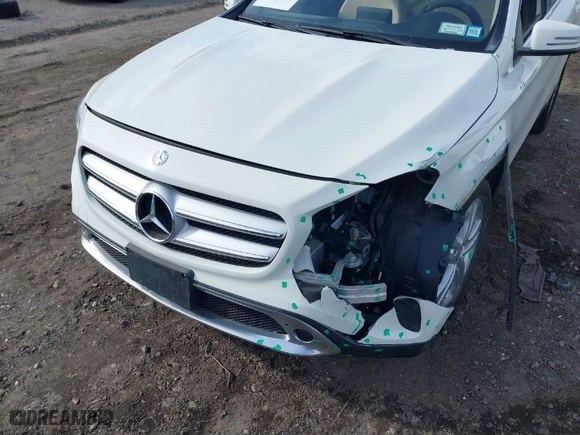 2016 Mercedes-Benz GLA with VIN WDCTG4EB4GJ258174, listed as a IAAI auction lot 41595364 with 112,649 mi miles. Bid and sale history available at carsss.com. Image 6.