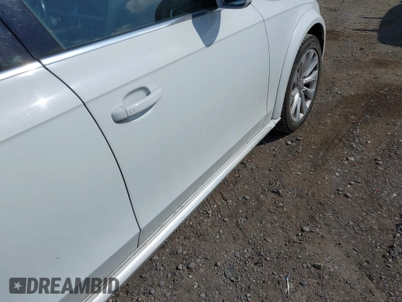 2016 Audi allroad A4 Premium Plus z VIN WA1UFAFL1GA010526, wystawiony jako IAAI lot #42482193 z przebiegiem 143 517 mil mil oraz . Historia ofert i sprzedaży dostępna na DreamBid. Obrazek 20.