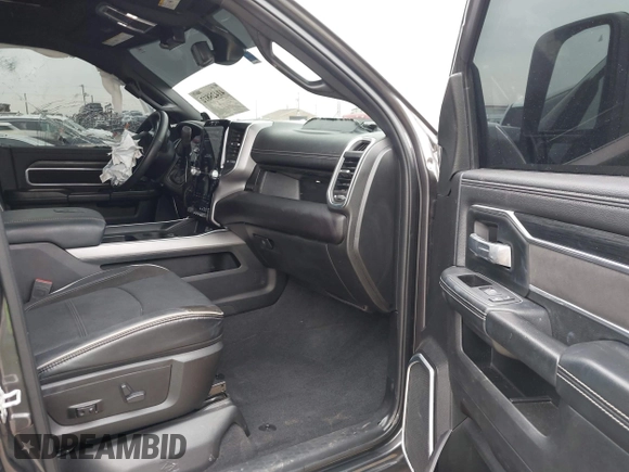 2024 Ram 2500 Laramie z VIN 3C6UR5FL1RG142556, wystawiony jako IAAI lot #41428812 z przebiegiem 42 004 mil mil oraz . Historia ofert i sprzedaży dostępna na DreamBid. Obrazek 5.