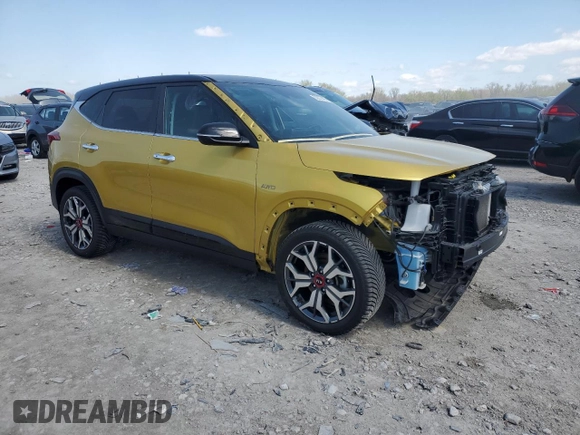 2021 Kia Seltos SX with VIN KNDETCA23M7213245, listed as a Copart auction lot 52227485 with 52,431 mi miles and Salvage Title. Bid and sale history available at carsss.com. Image 4.