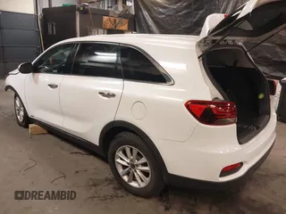 2019 Kia Sorento LX with VIN 5XYPGDA38KG558444, listed as a IAAI auction lot 41303905 with 148,567 mi miles. Bid and sale history available at carsss.com. Image 3.